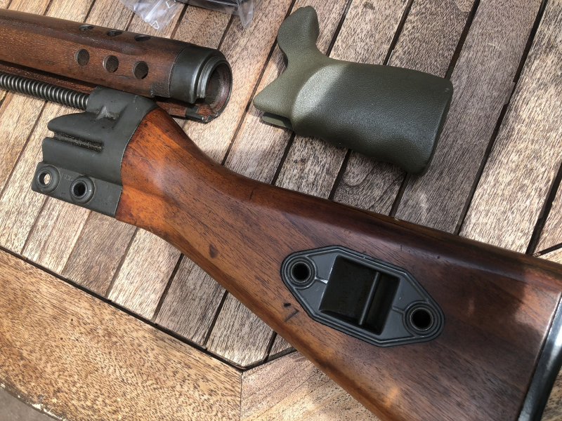 Holzschaft für das G3 Sturmgewehr mit Riemen und der dazugehörige Holz Vorderschaft. – afbeelding 2