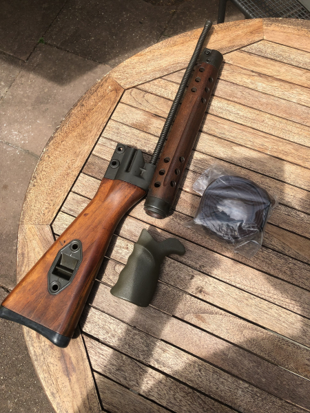 Holzschaft für das G3 Sturmgewehr mit Riemen und der dazugehörige Holz Vorderschaft. – afbeelding 5