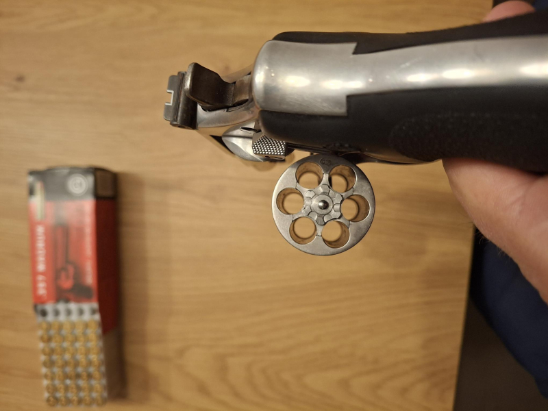 Smith & Wesson Revolver Kal. 357 Magnum kurzer Lauf – Bild 4