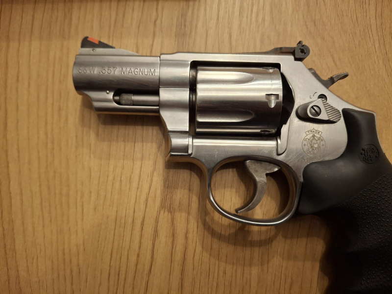 Smith & Wesson Revolver Kal. 357 Magnum kurzer Lauf – Bild 2