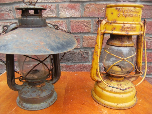 Petroleumlampe alt mit Schirm und Sturmlaterne Feuerhand – Bild 4