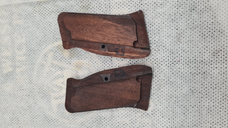 Originalgriff Holz für CZ 97,cal .45 Auto – Bild 2