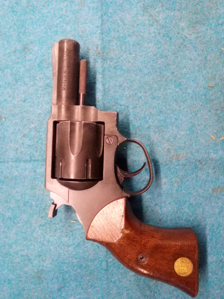 Biete einen Revolver Modell BODYGUARD.KALIBER 9MM. – Bild 2