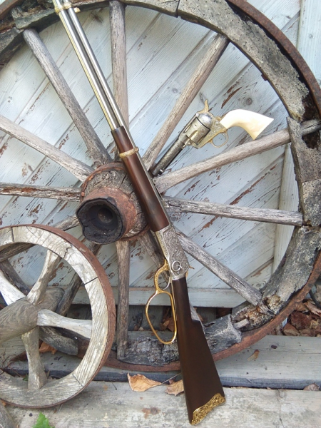 John Wayne Winchester und Colt SAA – zdjęcie 2