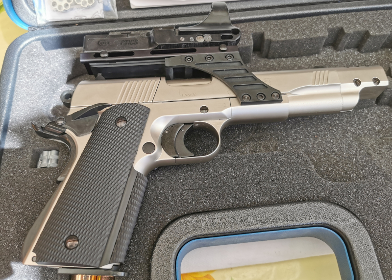Luftpistole Colt 1911 A1 "Gold Cup" mit Kompensator und Rotpunkt-Visier – Bild 5