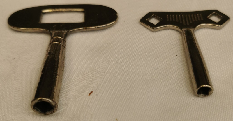 Zwei Diopterschlüssel - Innen-Vierkant 5,1 u. 3,8mm – Bild 2