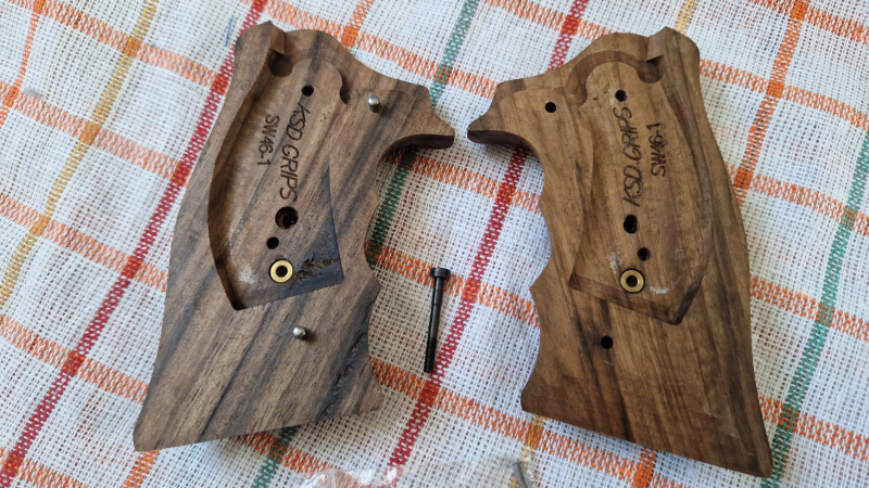 Smith & Wesson Holzgriffschalen der besonderen Art - Neu - .NP 129,00 Euro !!!!! – Bild 2