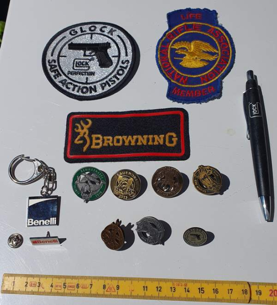 Abzeichen / Badges div. Waffenhersteller – снимка 1