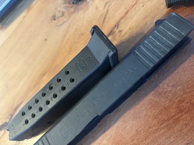 Glock 17 Ersatzteile Schlitten ,Magazin, Feder PTB 1068 – Bild 2