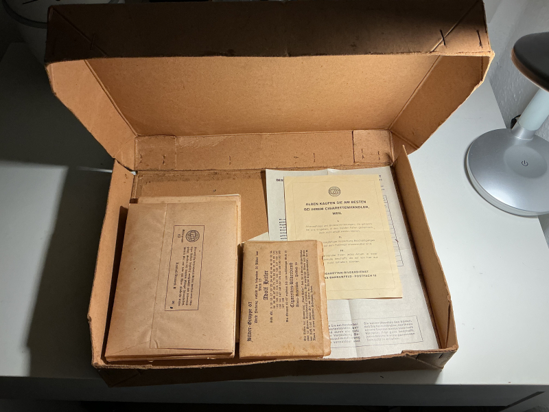 Adolf Hitler Cigaretten Bilderdienst Gruppe 62-67 - KOMPLETT im Original-Karton – Bild 2