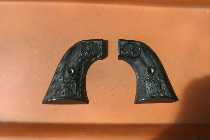 Griffschalen von original Colt SAA in schwarz hardrubber – Bild 1