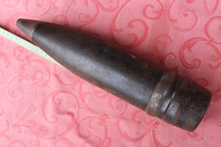 Wehrmacht Deko Geschoss "bck" zur 7,5cm FH. Noch nicht Restauriert. Kein Bodenfund – Bild 1