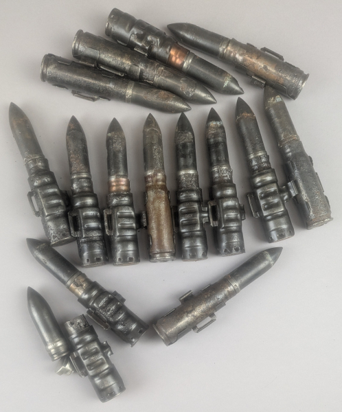 2CM MG 151/20 PATRONE MIT PANZERGRANATE UND GURTGLIED – Bild 1
