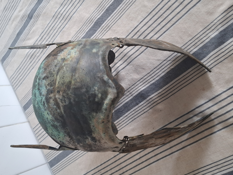 mittelalterlicher antiker Bronzehelm – Bild 2