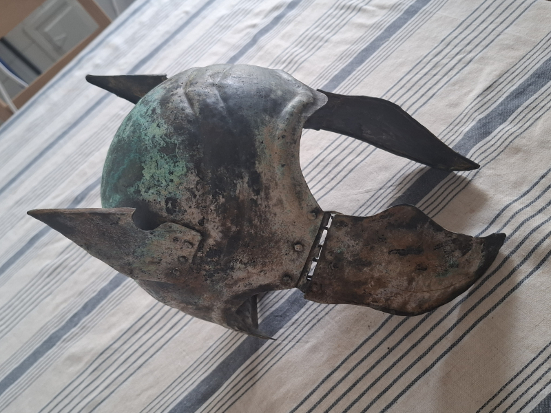 mittelalterlicher antiker Bronzehelm – Bild 1