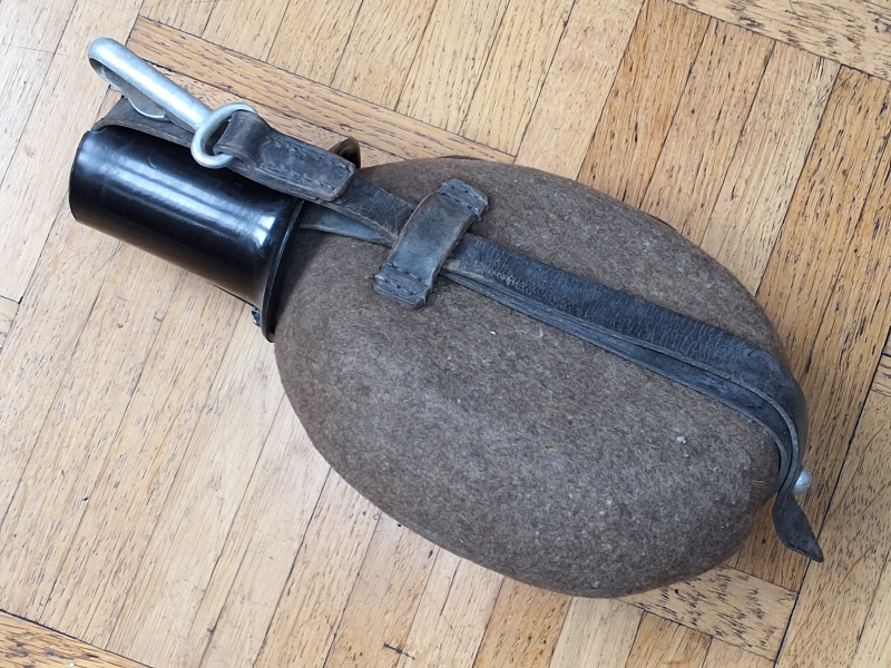 Feldflasche KCL37 orginal mit Bakelitbecher – Bild 2