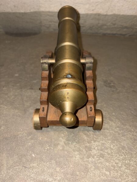 Schwarzpulver-Modellkanone Messing auf Holzlafette mit Prüfzeichen – Bild 5