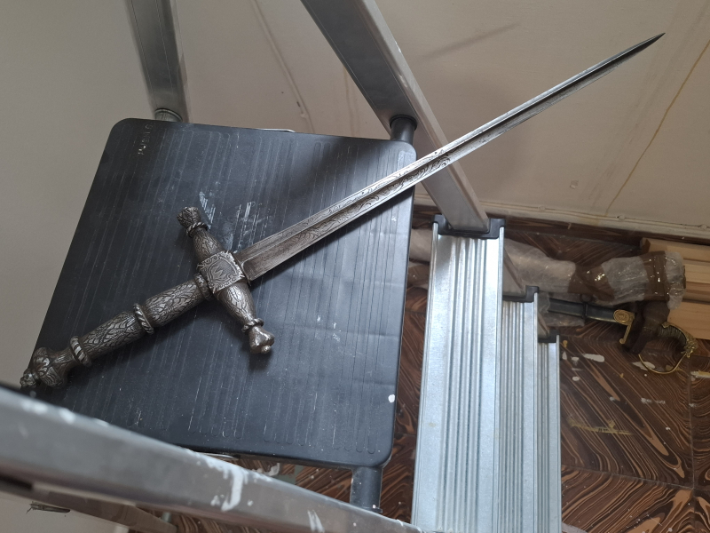 Grosser Memento Mori Dolch – Bild 4