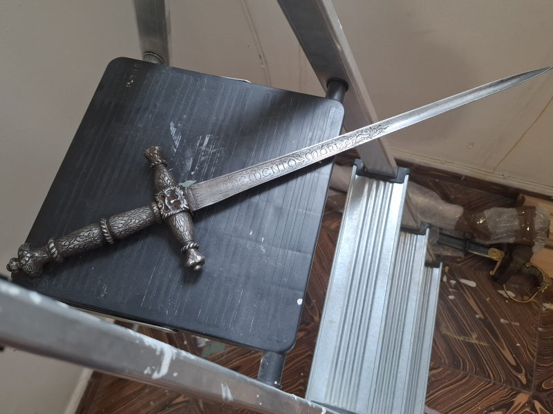 Grosser Memento Mori Dolch – Bild 1