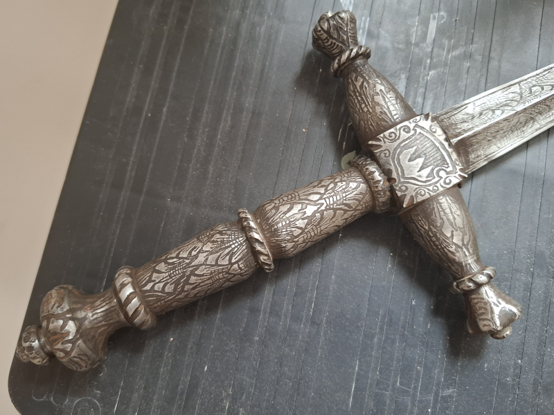 Grosser Memento Mori Dolch – Bild 5