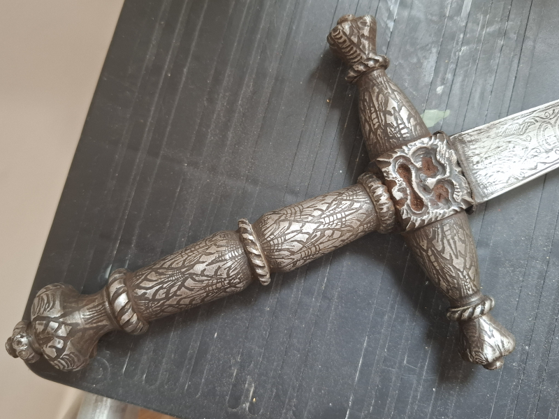 Grosser Memento Mori Dolch – Bild 2
