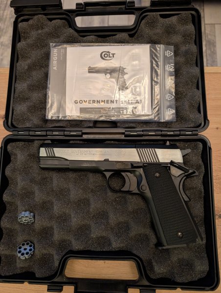 Colt government 1911 A1 CO 2 Pistole 4,5mm Diabolo DARK ops – slika 1