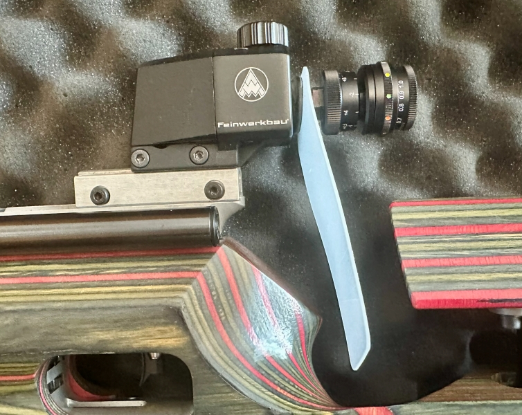Feinwerkbau P70 Luftgewehr Auflage inkl. Irisblende, Farbfilter, Optik, Auflagekeil & Tasche – Bild 3