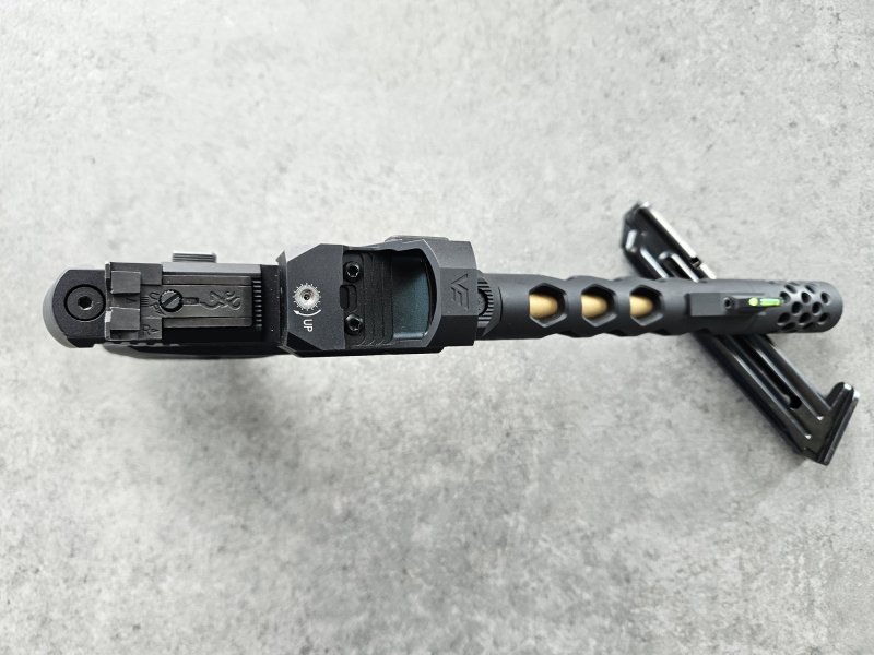 Pistole Browning Buck Mark Plus Vision Black / Gold UFX im Kaliber .22lr mit Vector Optics Red Dot – Bild 5