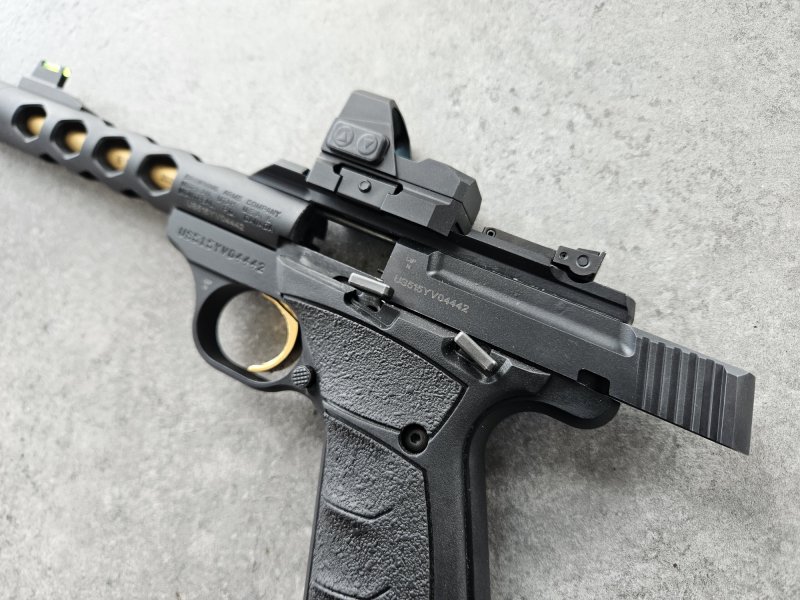 Pistole Browning Buck Mark Plus Vision Black / Gold UFX im Kaliber .22lr mit Vector Optics Red Dot – Bild 4