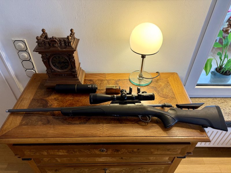 Sako 85M Finnlight II in 30-06 mit Schalldämpfer und Montage – Bild 5