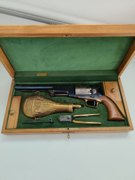 Whitneyville Walker Colt 1847 – Sammlerset im Holzkasten – Limitierte Serie (276/999) – Bild 1
