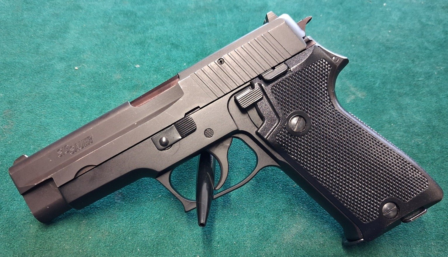 Pistole SIG Sauer P220 im Kaliber 9mm Luger – Bild 1