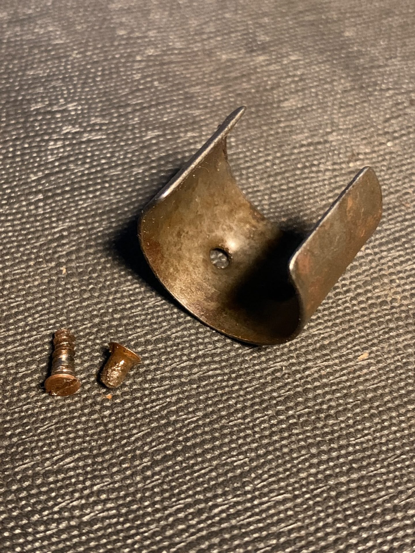 Militaria Befestigung Handschutz + Schrauben Mauser K98/43, VZ24, Export NICHT 98k, k98, k98k, G98 – Bild 1