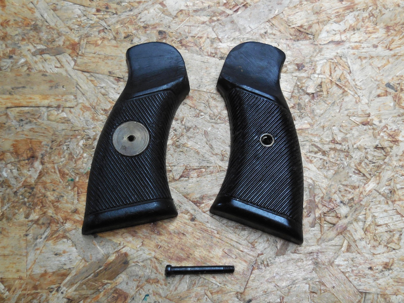 Griffschalen Enfield / Webley & Scott Revolver mit Schraube, britisch original WK2 Fertigung – Bild 1