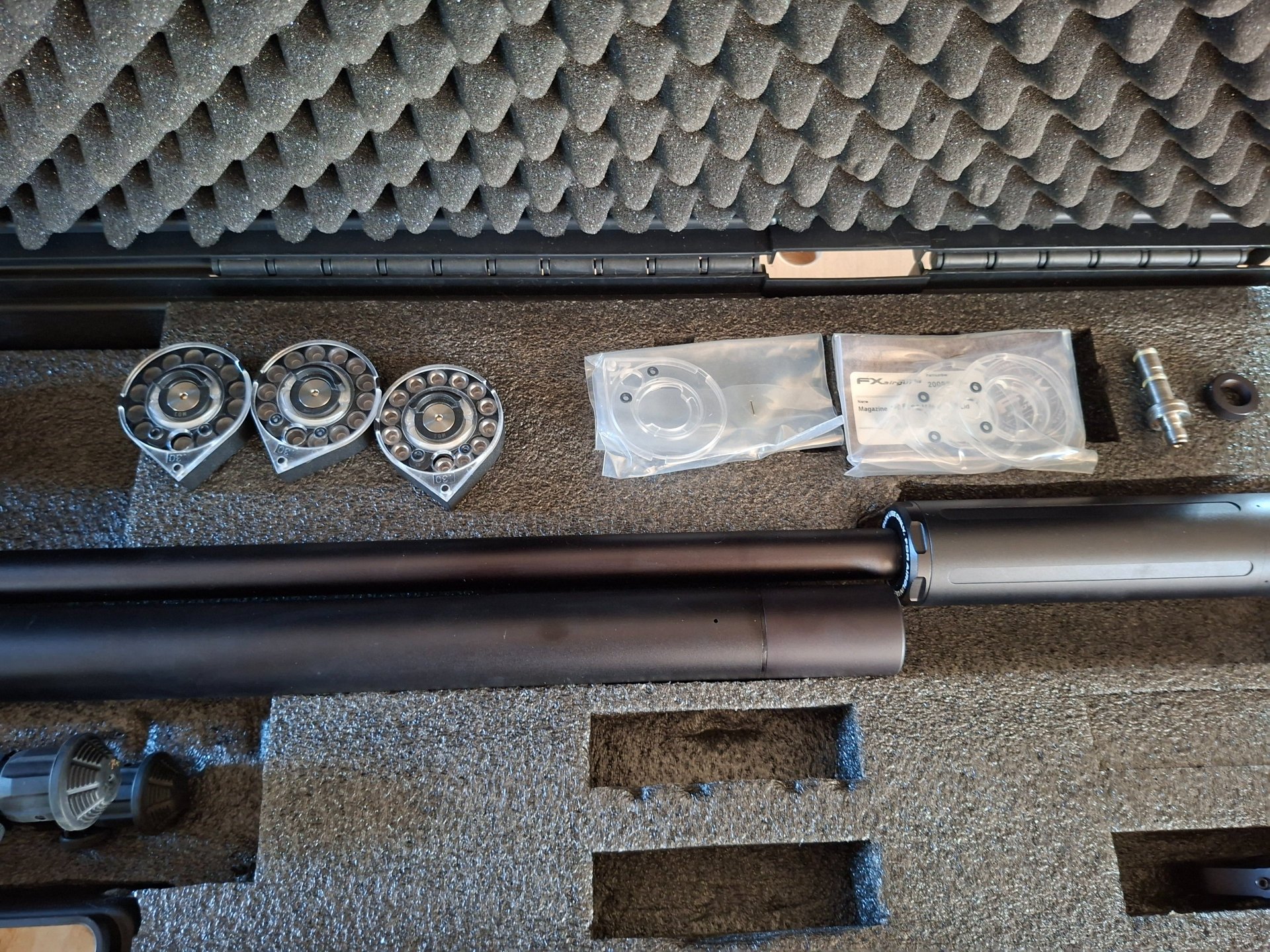 FX Dreamline Tactical mit Klappschaft - Cal. 7,62 mm und viel Zubehör. – Bild 5