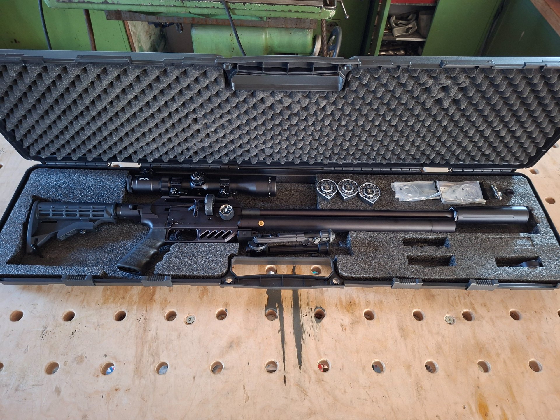 FX Dreamline Tactical mit Klappschaft - Cal. 7,62 mm und viel Zubehör. – Bild 3