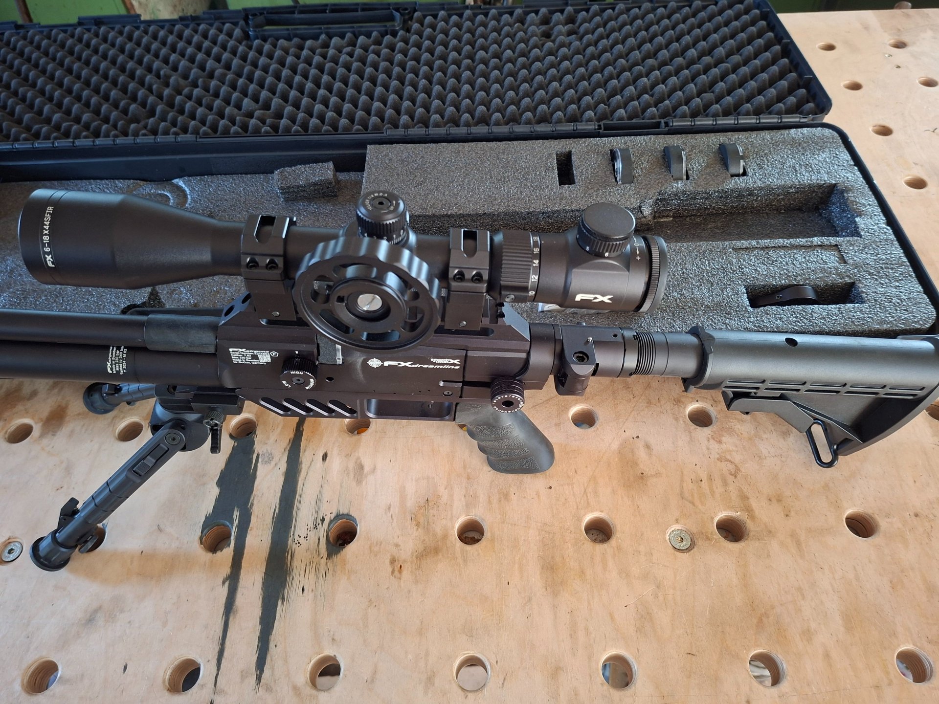 FX Dreamline Tactical mit Klappschaft - Cal. 7,62 mm und viel Zubehör. – Bild 2