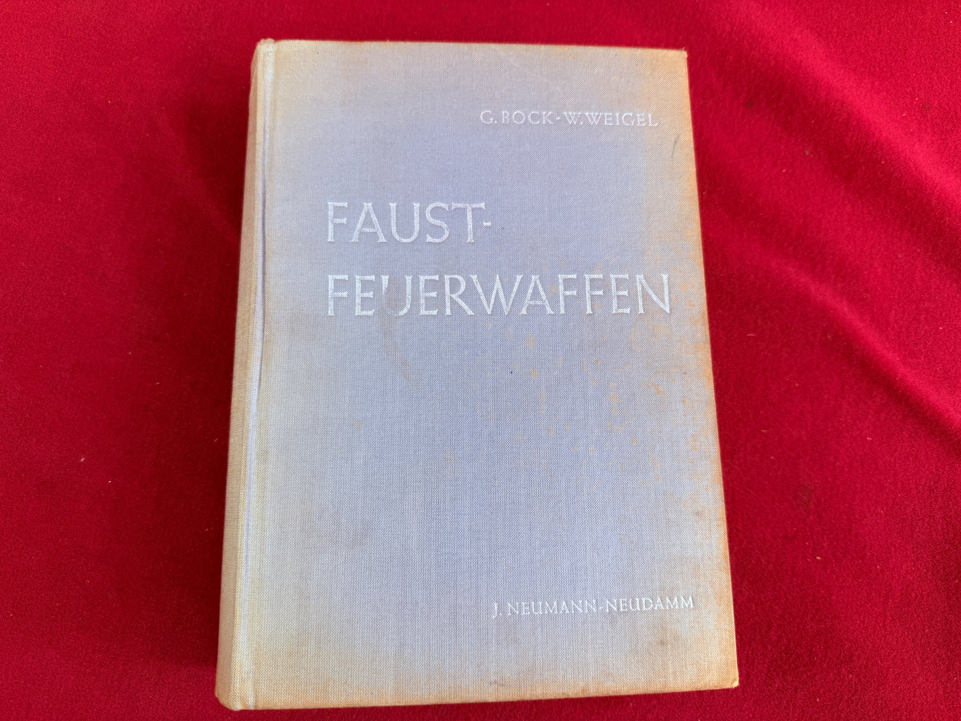Faustfeuerwaffen 822 Seiten, G. Bock - W Weidel von 1971 – Bild 1