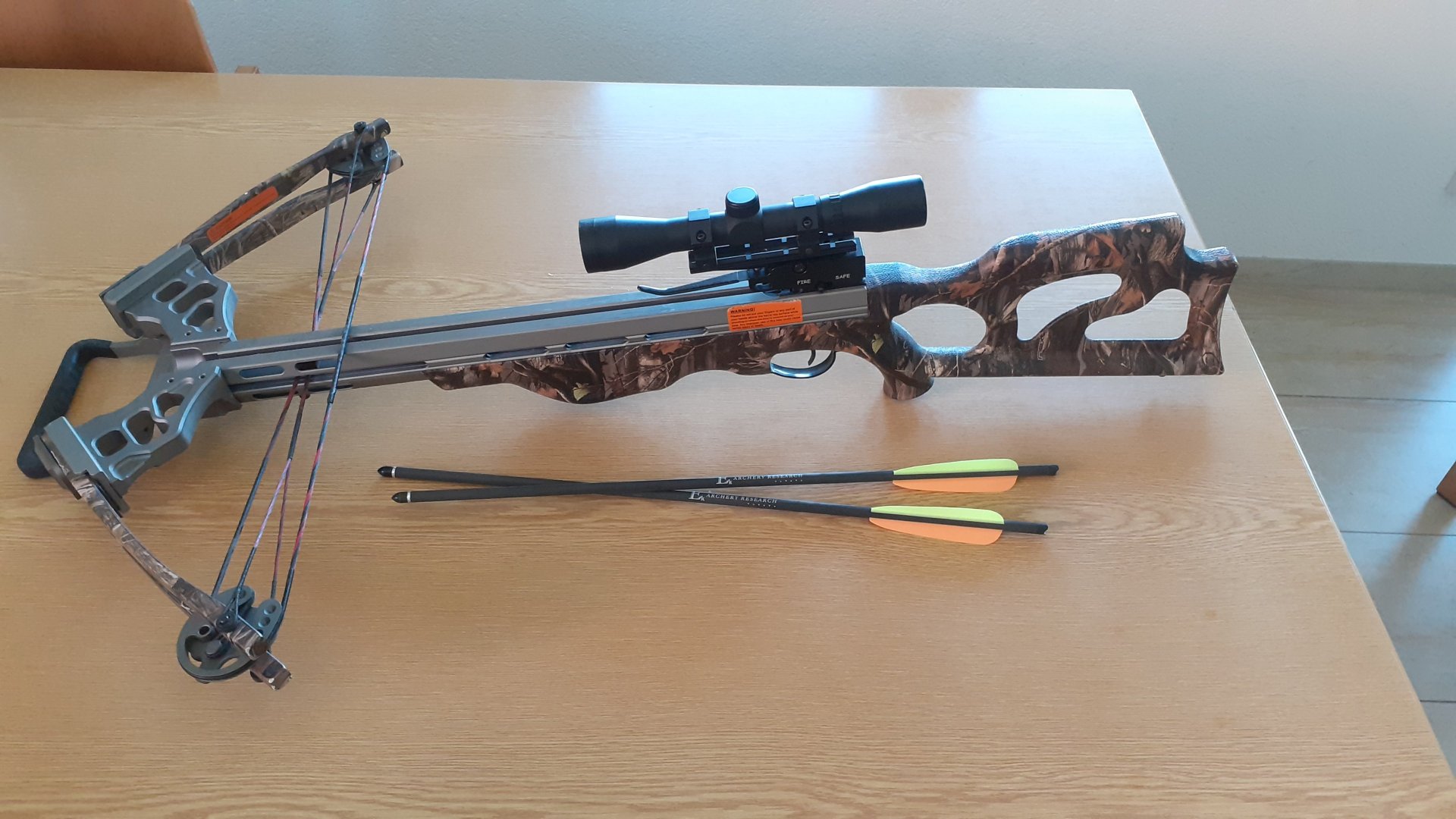 Ek Achery Research Compound Armbrust mit zwei Pfeilen – Bild 5