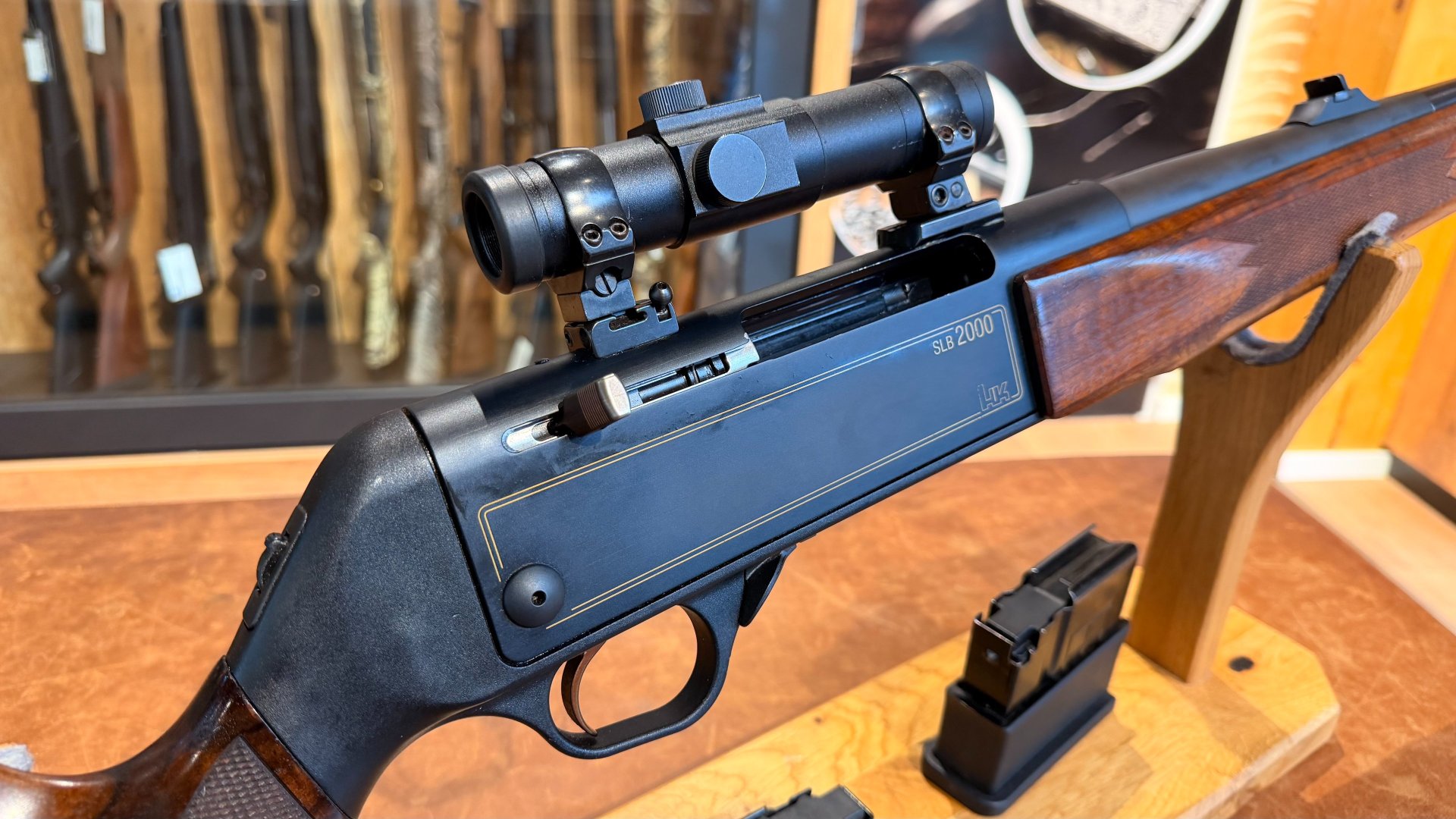Heckler&Koch SLB 2000 Kal. 30-06 mit Ulltra Dot Reflexvisier , 2 Magazine, Drückjagd-Kombo – Bild 2