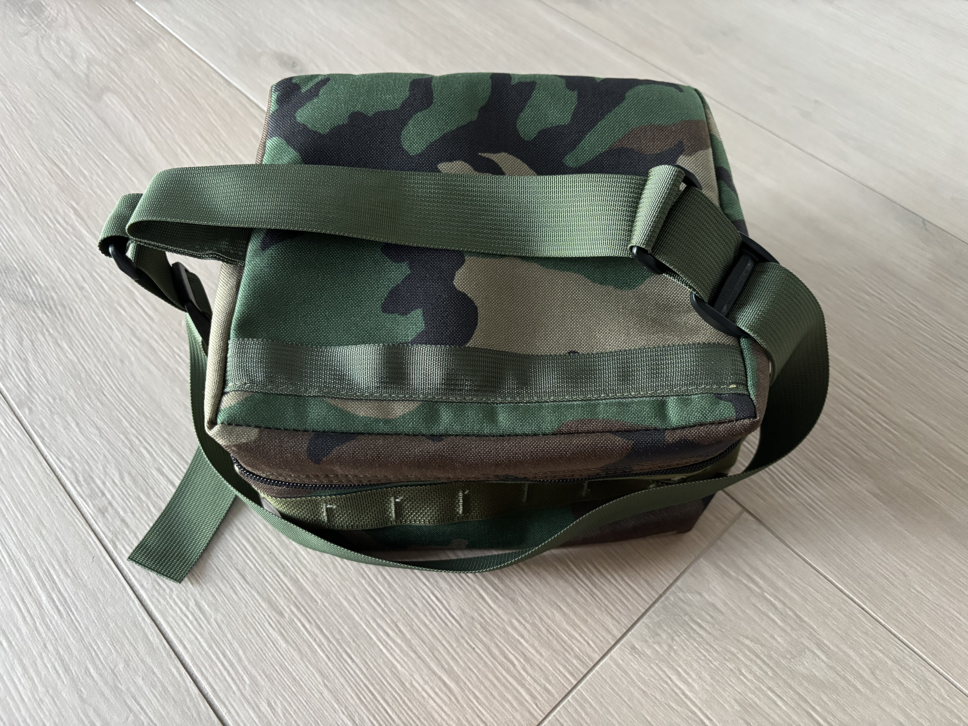 Taktische Mehrzwecktasche / Umhängetasche, US Woodland Camo – Bild 1