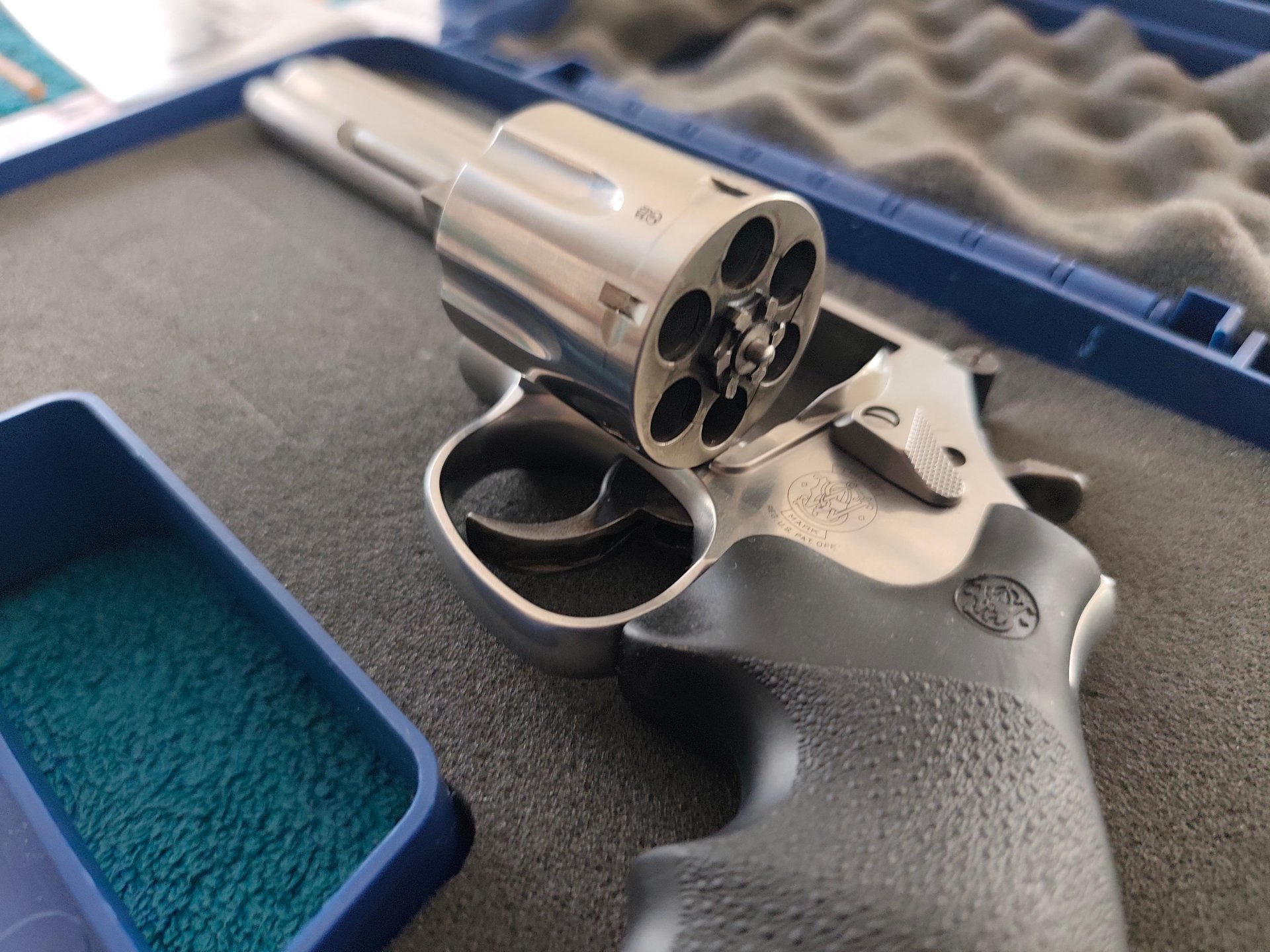Smith & Wesson Revolver 686 Kaliber 357 Magnum plus Sportvisier und getunten Abzug – Bild 3