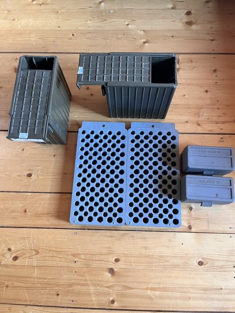 2 Wiederladebretter, Patronenboxen, Aufbewahrungsboxen – Bild 1