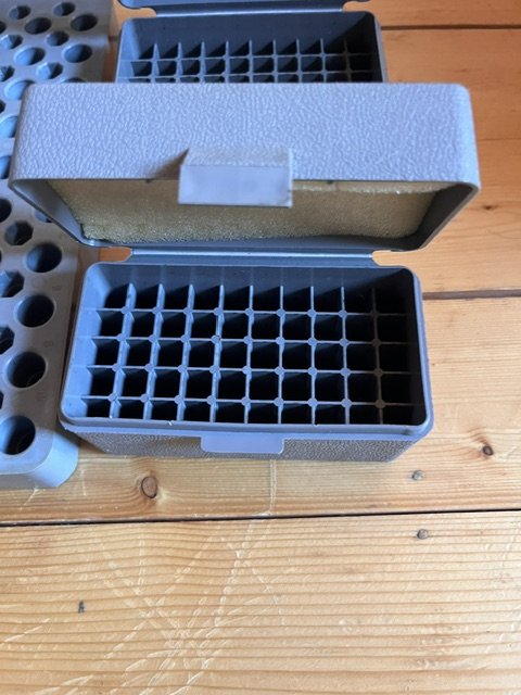 2 Wiederladebretter, Patronenboxen, Aufbewahrungsboxen – Bild 2