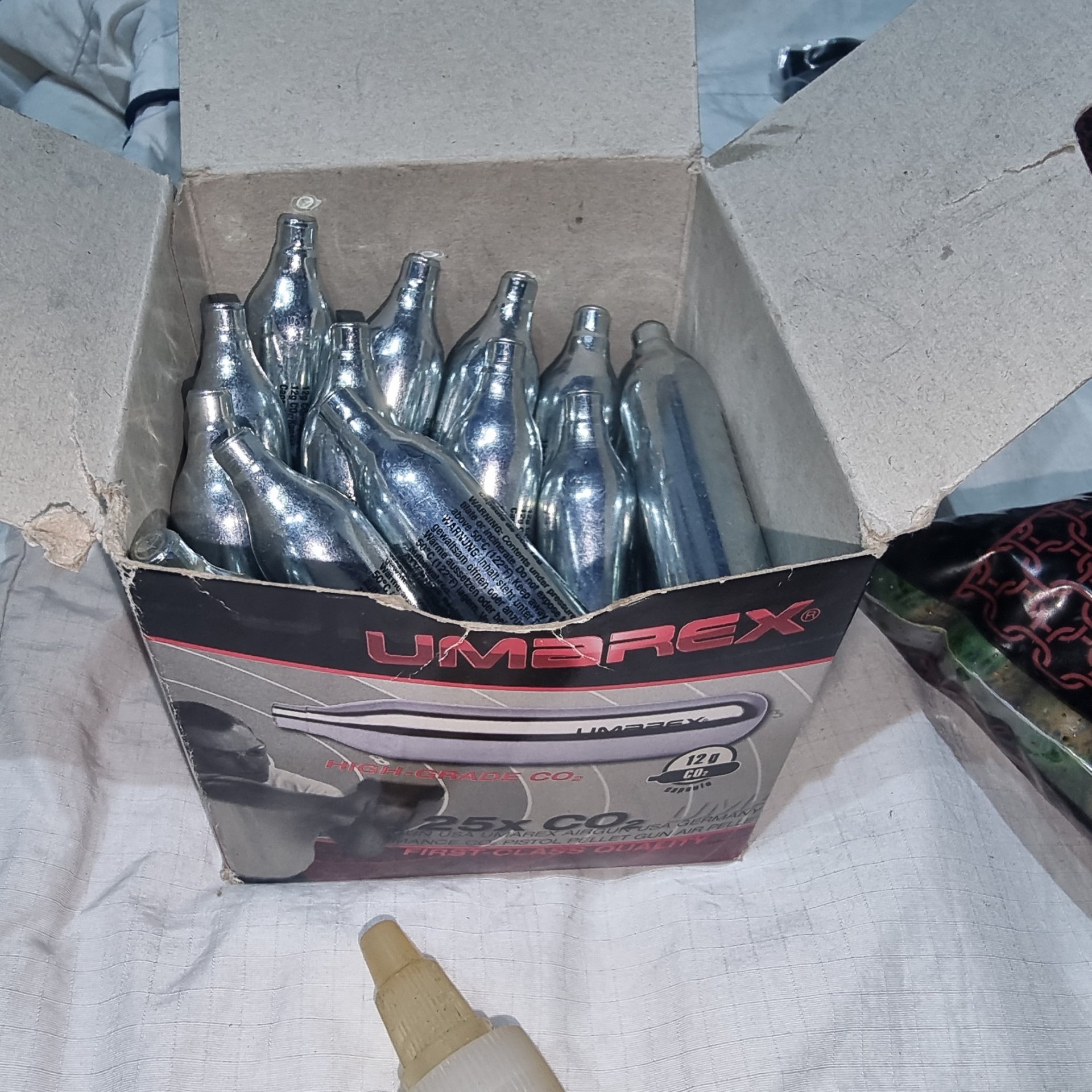 1000 Paintballs + C02 Kartuschen + Markeroil – Bild 2
