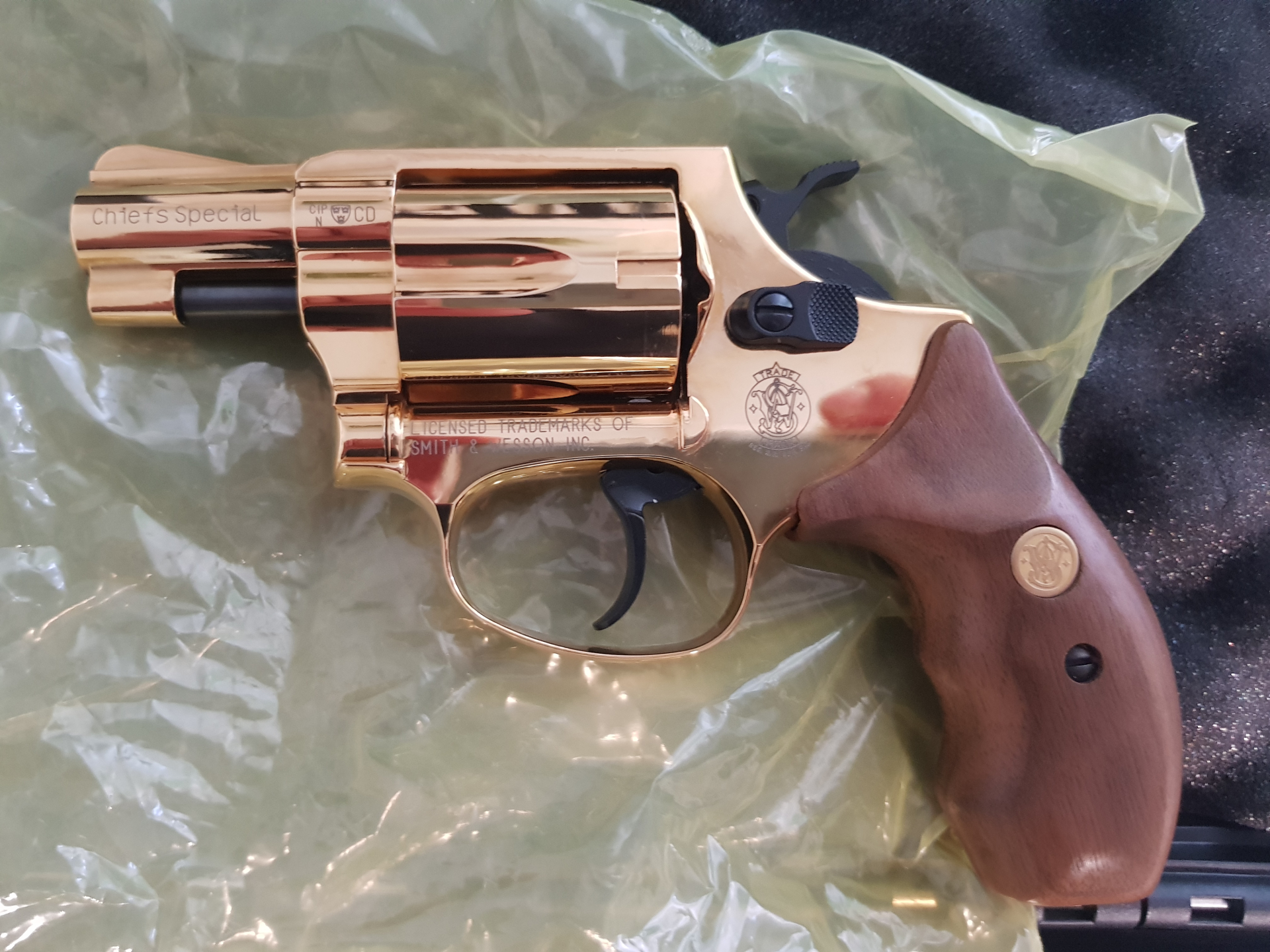 Smith & Wesson Chiefs Special inkl.Zubehör" 9 mm R.K.,vergoldet, Holzgriffschalen + Extras * NEU&OVP – Bild 3