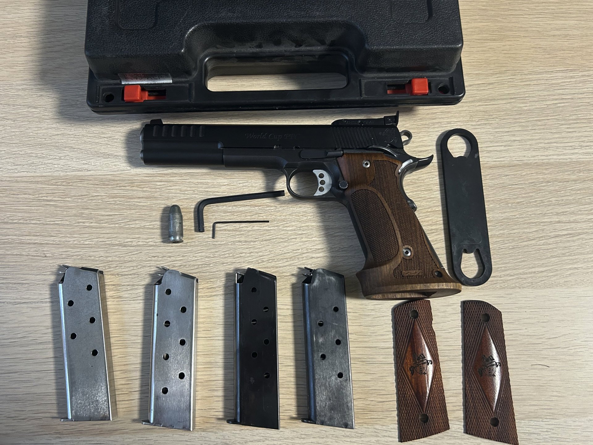 Sportpistole Nowlin World Cup PPC im Kaliber .45 ACP, mit Nillgriff und Aristocrat-Visierung, 1911er – Bild 3