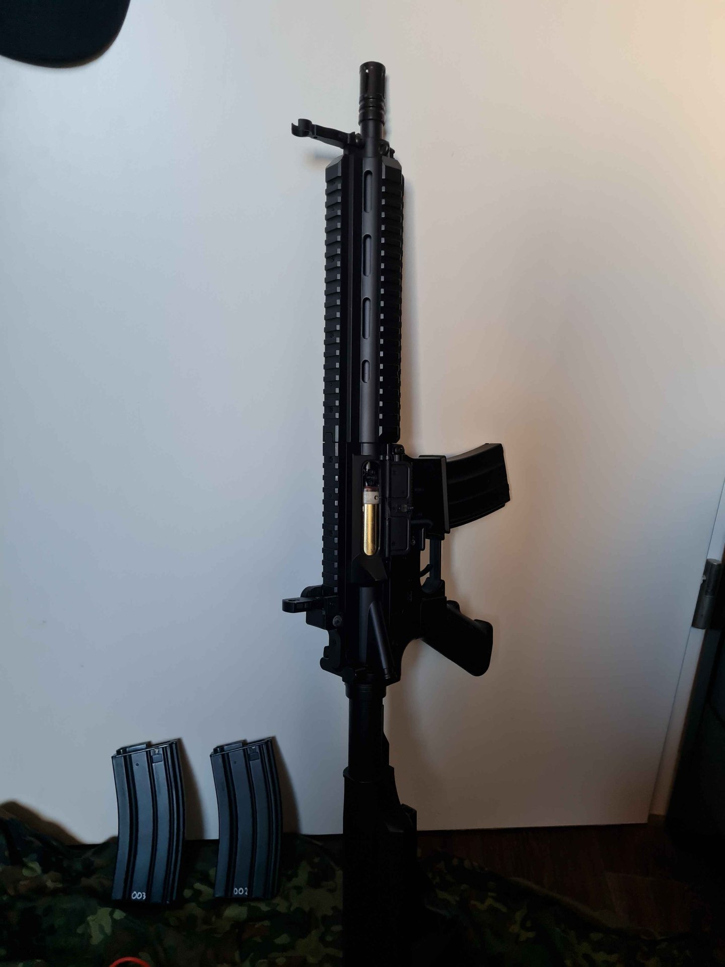 HK416C mit 2 Akku, Ladegerät und 3 Magazinen – Bild 3