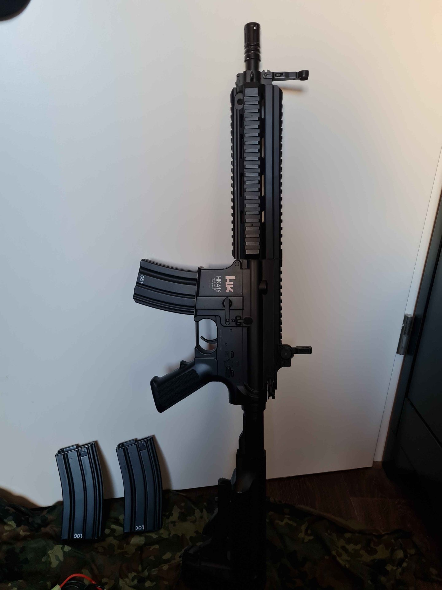 HK416C mit 2 Akku, Ladegerät und 3 Magazinen – Bild 2