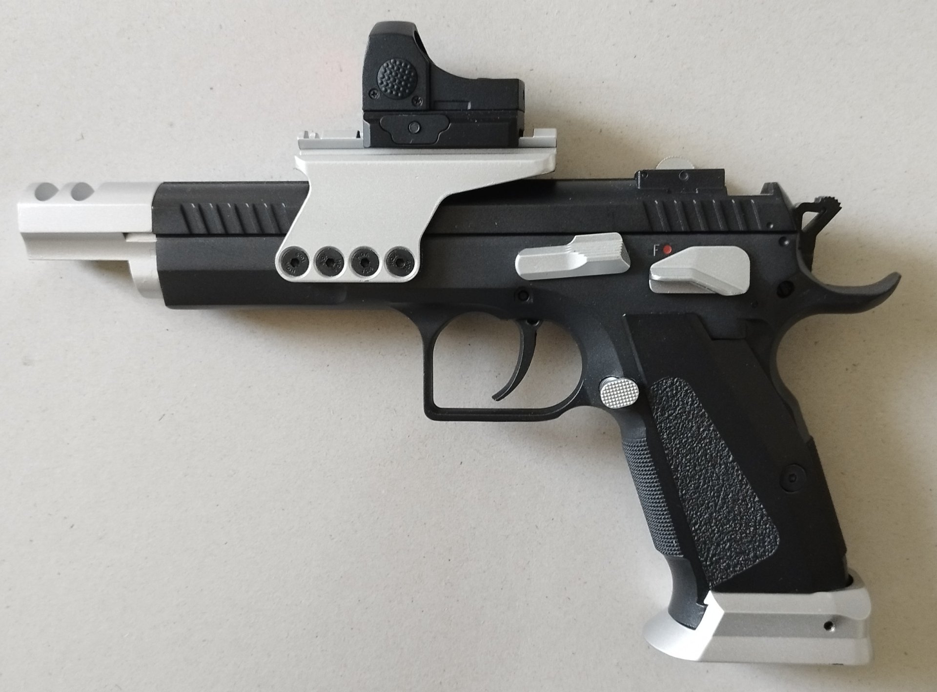 KWC Tanfoglio CZ75 Gold Custom Competition CO2 – Bild 1